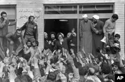 روحانیت و کارنامه ۴۳ سال جمهوری اسلامی؛ زمانی برای بازگشت به مساجد و حوزه‌ها