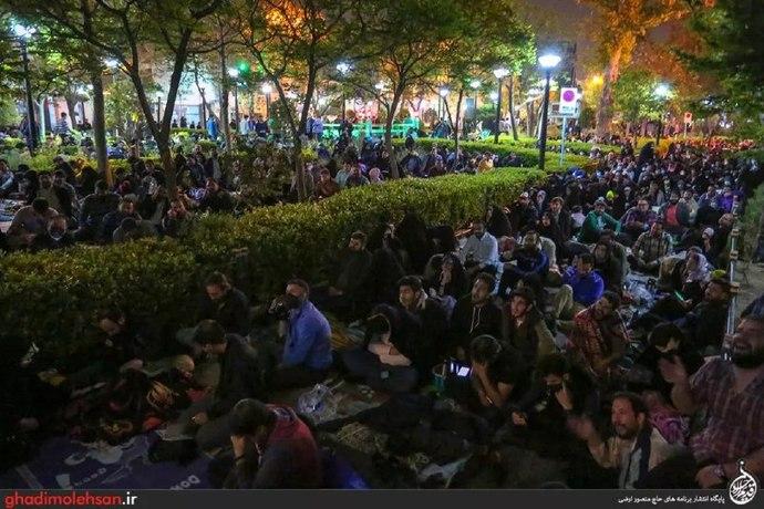 مناجات خوانی در خیابان‌های اطراف مسجد ارگ تهران