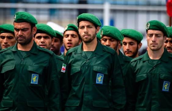 سناتور دموکرات: سپاه را از فهرست «سازمان‌های تروریستی» خارج نکنید