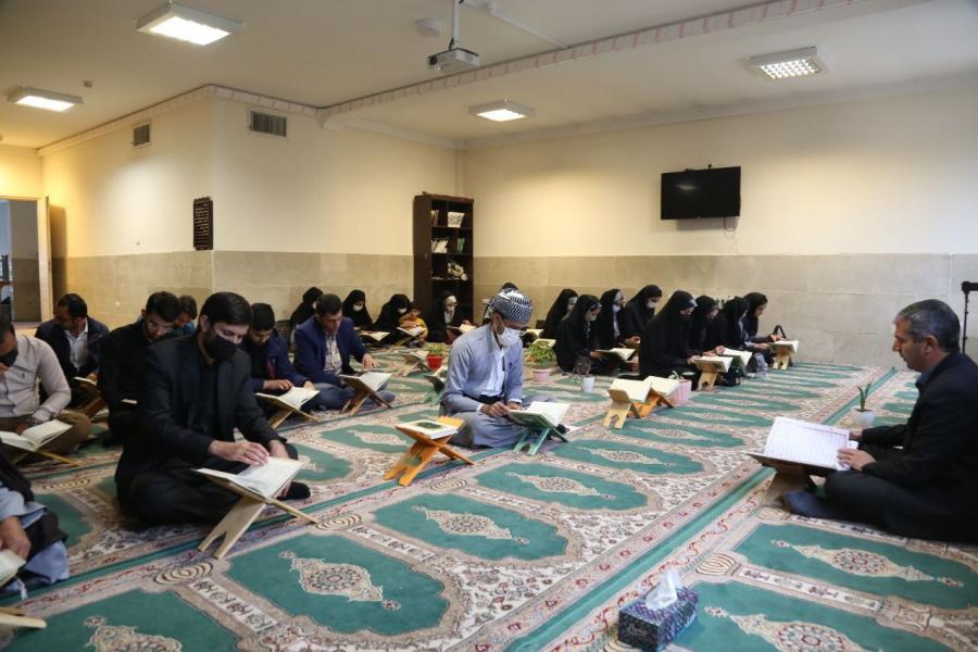 برگزاری مراسم ختم قرآن برای شهدای رمضان در دانشگاه مذاهب اسلامی کردستان