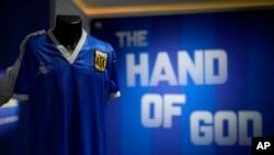 پیراهن «دست خدا» مارادونا در حراجی ساتبی رکورد زد