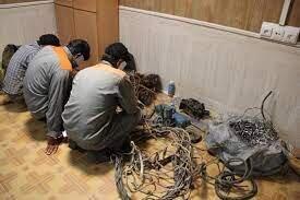 دستگیری پنج سارق حرفه‌ای تجهیزات شبکه برق در شهرستان تفتان