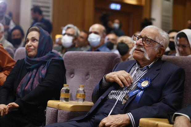 گره‌ ای از نقش قالی فرهنگ ایران زمین/ ذوالقرنین را رمزگشایی کردید