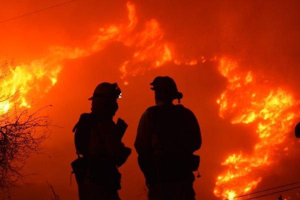 وقوع آتش سوزی در کارخانه‌ای در آمریکا