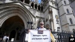 قاضی بریتانیایی با انتقال اولین گروه از پناهجویان غیرقانونی به رواندا موافقت کرد