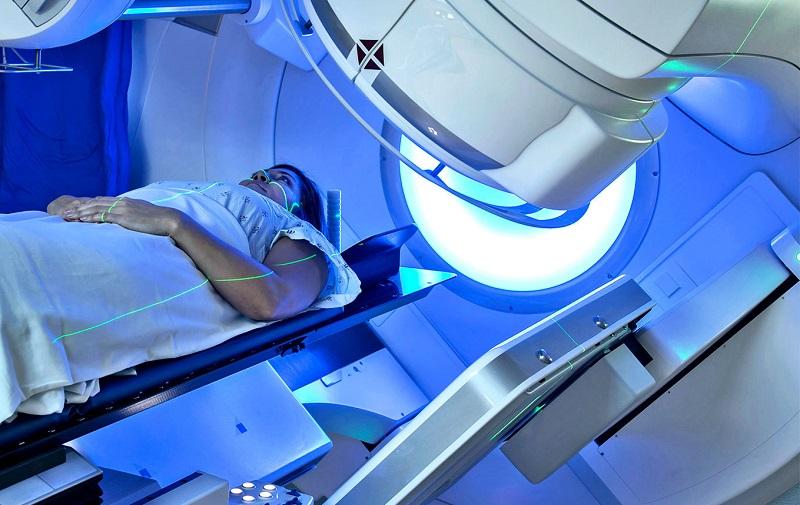 پرتودرمانی چیست و چگونه انجام می‌شود؟