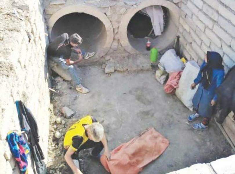 بی خانمان‌هایی که در لوله‌های فاضلاب زندگی می‌کنند