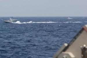  رفتار تهاجمی قایق‌های تندروی سپاه با دو کشتی آمریکایی - Gooya News