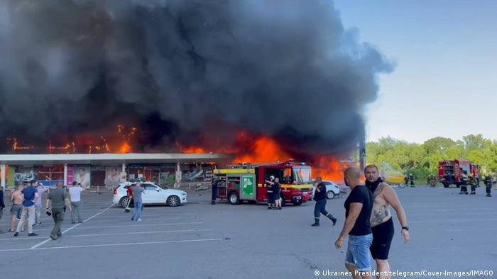 حمله موشکی روسیه به یک مرکز خرید در اوکراین ده‌ها کشته و زخمی برجای گذاشت