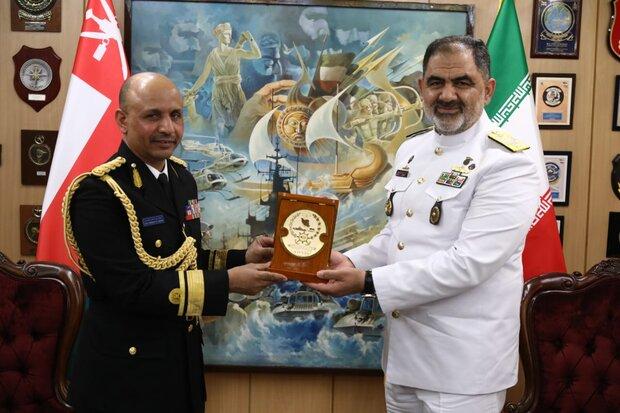 فرمانده نیروی دریایی سلطنتی عمان با امیر ایرانی دیدار و گفتگو کرد