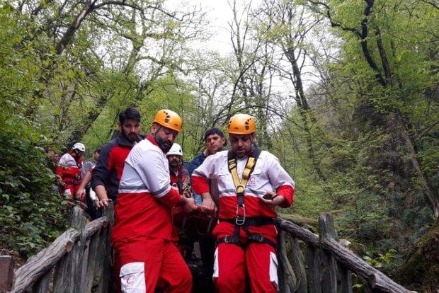 سقوط جوان ۳۸ ساله از آبشار «کبودوال»/ مصدوم به بیمارستان منتقل شد