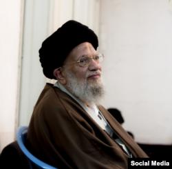 آیا حائری تحت فشار خامنه‌ای علیه صدر موضع گرفت؟