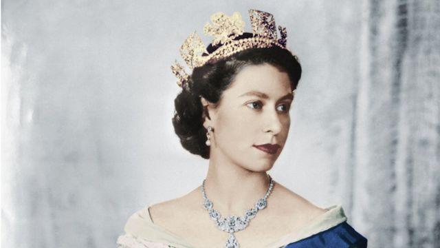 ملکه الیزابت دوم، نقطه ثابت در جهان در حال تغییر