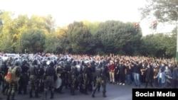 ادامه اعتراض‌ها به حاکمیت در شهرهای ایران؛ درگیری معترضان با نیروهای امنیتی و انتظامی 