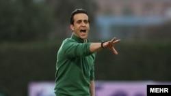 ادامه واکنش ورزشکاران به جان‌باختن مهسا امینی؛ علی کریمی خواهان حمایت ارتش از معترضان شد