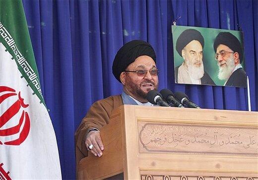 خطیب جمعه اصفهان: کرسی‌های آزاداندیشی در مساجد و دانشگاه‌ها برپا شود/ سرعت پیشرفت اسلام دشمنان را نگران کرده