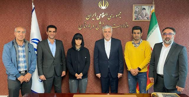  انتشار تصاویری از حضور الناز رکابی، عضو تیم ملی سنگ‌نوردی ایران در وزارت ورزش - Gooya News
