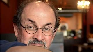  سلمان رشدی نویسنده «آیات شیطانی» زنده ماند اما یک دست و یک چشمش از کار افتاد 