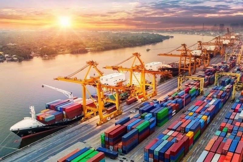 مناطق آزاد دروازه ورود کالا‌های بی‌کیفیت / ماجرای توقف خط تولید ۵ خودرو