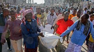 حمله الشباب به پایتخت سومالی بیش از ۱۰۰ کشته برجای گذاشت