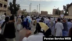 🔴 زنده |‌ شعار معترضان زاهدان در چهل و نهمین روز اعتراضات سراسری: «مرگ بر خامنه‌ای»
