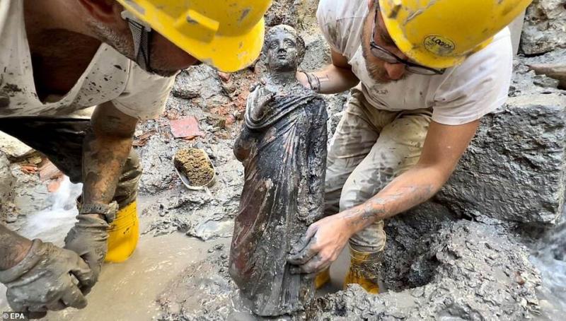 کشف مجسمه‌های ۲۳۰۰ ساله در ایتالیا