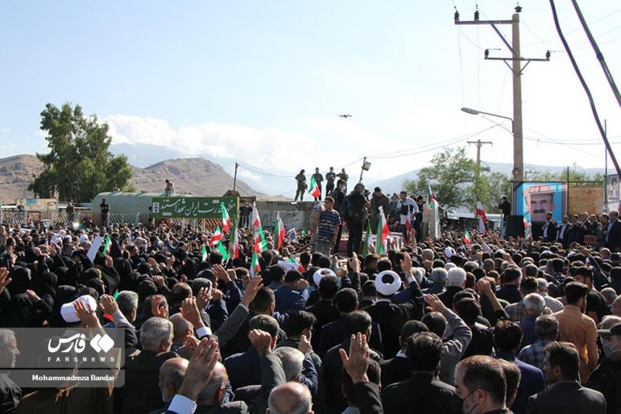 تشییع پیکر شهدای حادثه تروریستی ایذه / سه نفر از عوامل هنگام خروج از مرز ماکو دستگیر شدند / کشتن کیان ۹ ساله جنایت نابخشودنی است / اولین تصاویر از تروریستها ساعتی قبل از جنایت