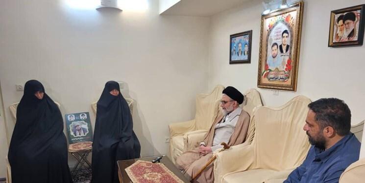 وزیر اطلاعات با خانواده شهید «سلمان امیراحمدی» دیدار کرد