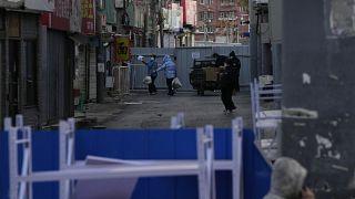 ادامه قرنطینه خشم چینی‌ها را برانگیخت؛ مردم در چند شهر به خیابان‌ها آمدند