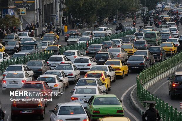 ترافیک در بخش‌های غربی تهران آغاز و به سمت مرکز شهر در حرکت است