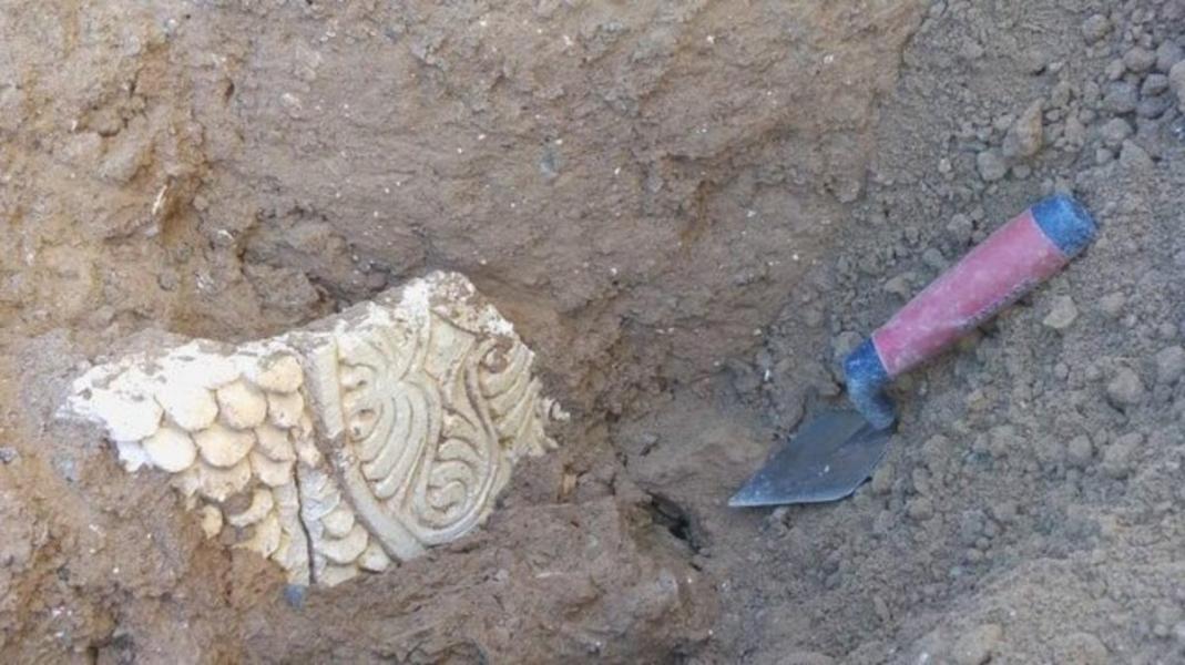 عکس| کشف گچ‌بری ۱۷۰۰ ساله در شرق ایران