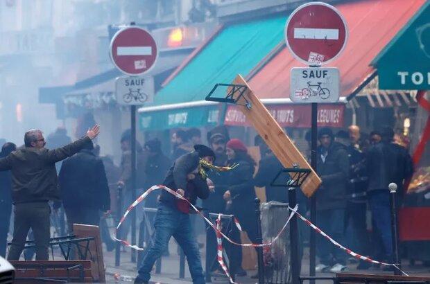 تیراندازی پاریس/پرتاب گاز اشک آور برای سرکوب اعتراضات توسط پلیس