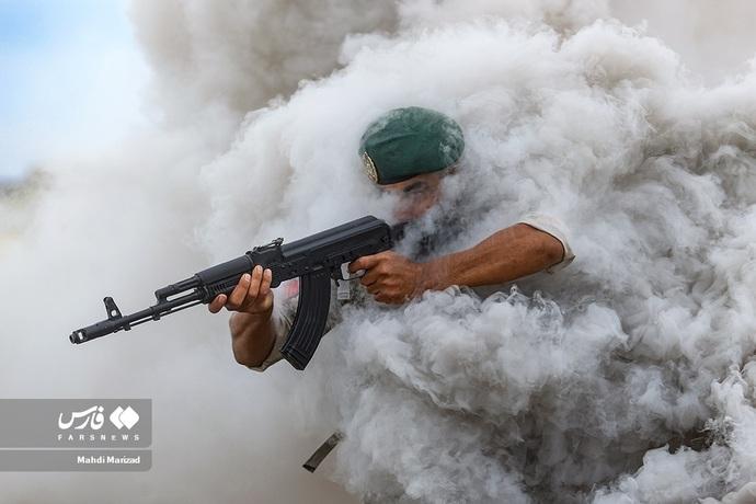 تصاویری متفاوت از دلاوران ارتش در سواحل مکران