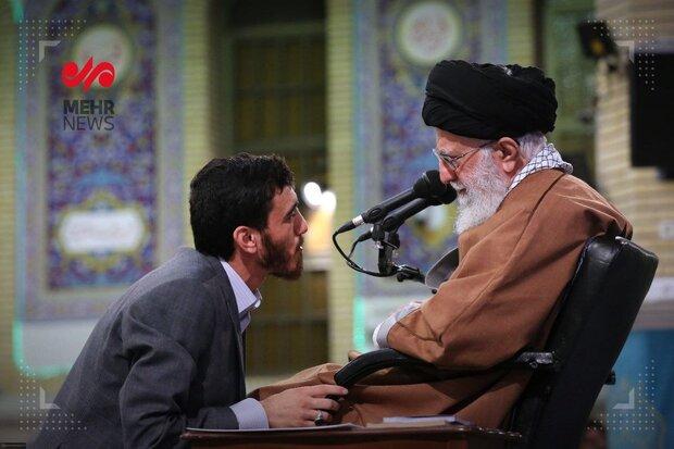 Leader receives a group of eulogists for a meeting