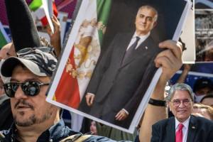 به شاهزاده رضا پهلوی تا روز رهایی میهنم وکالت می‌دهم - Gooya News