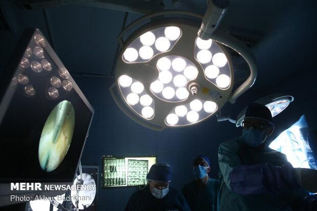 یک دستگاه آندوسکوپی مغزی به بیمارستان خاتم‌الانبیاء شوشتر اهدا شد