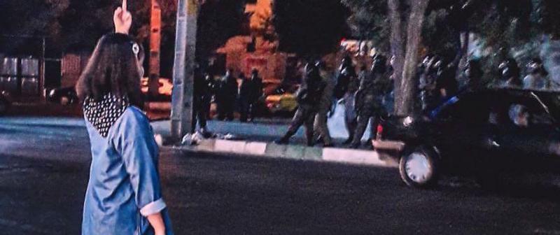 خیزش انقلابی ایرانیان؛ یک تحلیل در سی بی سی: رژیم ترسیده است 