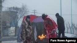 سرما، کمبود چادر و موادغذایی در خوی؛  یک زلزله‌زده: فرماندار گفت «به من ربط» ندارد