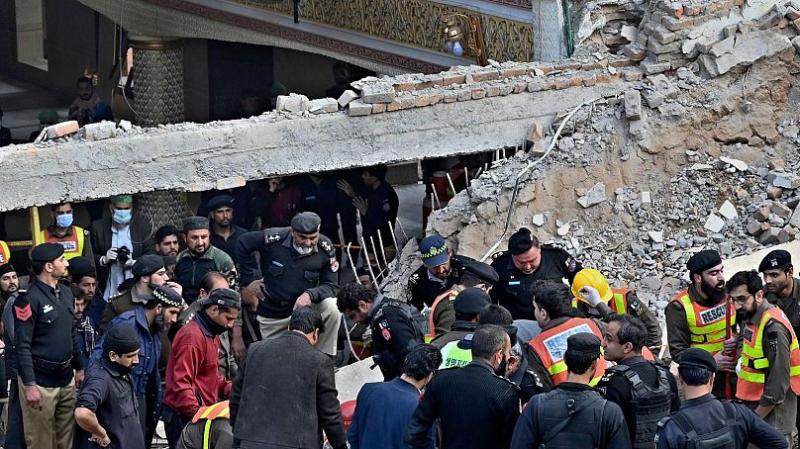 پاکستان؛ انفجار مرگبار در مسجد پیشاور دست کم ۴۷ کشته به جا گذاشت