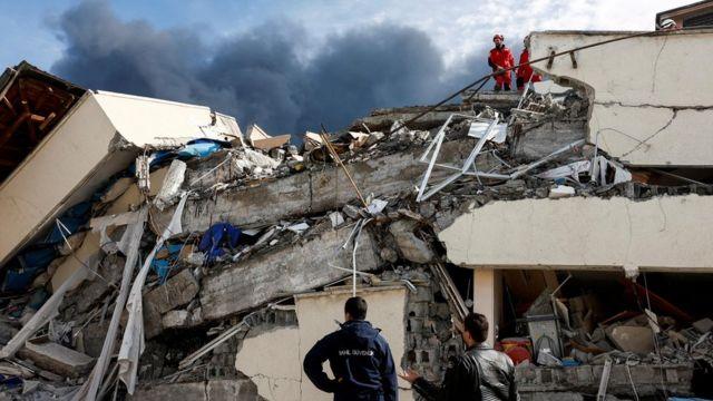زلزله ترکیه و سوریه؛ افزایش آمار کشته‌شدگان به بیش از ۱۱۰۰۰ نفر و سفر اردوغان به مناطق زلزله‌زده