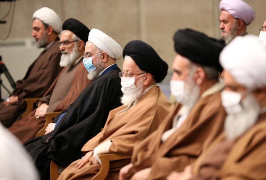 عکس حسن روحانی در دیدار خبرگان با رهبر انقلاب