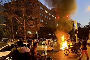 روزنامه گاردین: نیروهای جمهوری اسلامی در اعتراضات ایران به یک کادر درمان بریتانیایی شلیک کردند - Gooya News