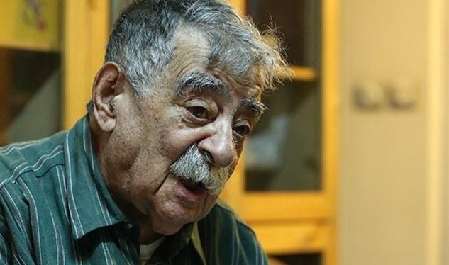 پیکر مرحوم عبدالله انوار از مقابل ساختمان کتابخانه ملی تشییع می‌شود