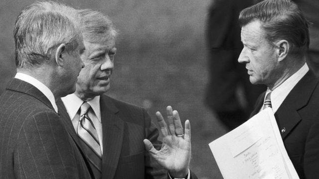 انتخابات ۱۹۸۰ آمریکا: «پیشنهاد نزدیکان ریگان به ایران: گروگانها را تا بعد از انتخابات آزاد نکنید»