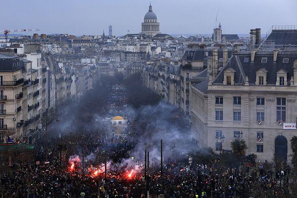 اعتراضات در فرانسه؛ تحسین دو فرهنگ مقاومت و کافه‌نشینی با هشتگ «فرانسوی‌تر باشید»