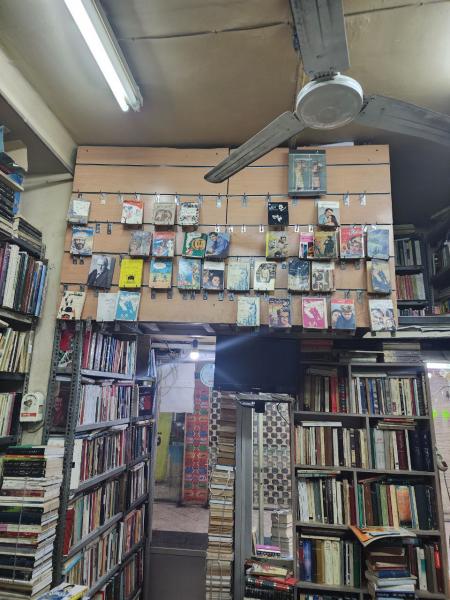 کارگران فرهنگ – بازار غیررسمی کتاب در خیابان انقلاب