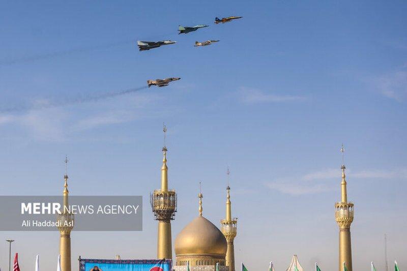 پرواز جنگنده بمب افکن‌های ایرانی «صاعقه» و «کوثر»