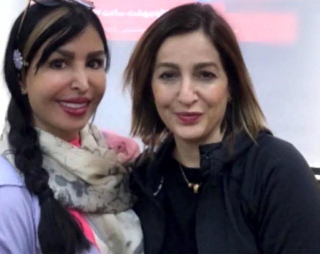 حضور بدون حجاب شقایق دهقان در مراسم رونمایی کتاب  - Gooya News