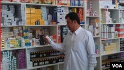 تشدید بحران درمان در ایران؛ خروج «۵۰۰ قلم دارو» از شمول بیمه و خطر «خود درمانی» برخی بیماران 