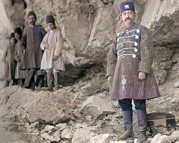 عکس‌های رنگی از گشت‌وگذارهای ناصرالدین‌شاه / از هندوانه‌خوری تا کتاب‌خوانی!